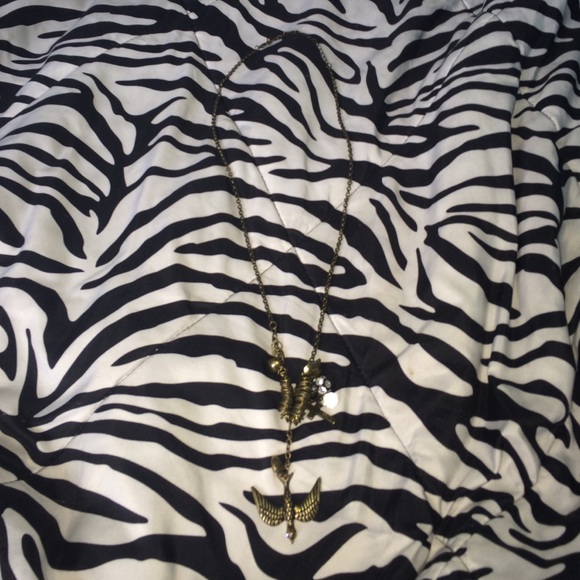 Long chain multi charm necklace - Picture 2 of 3