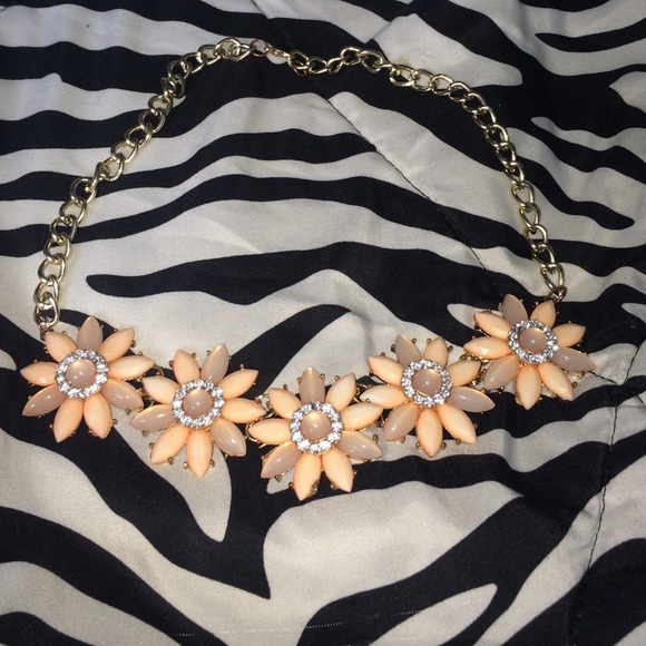 Peach flower necklace - Picture 1 of 1