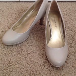 Banolino Taupe pumps