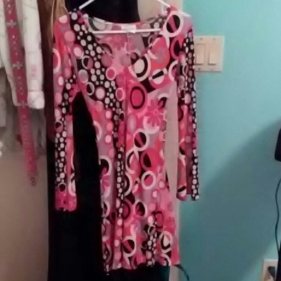 Stunning Sexy Flowy - Picture 2 of 3