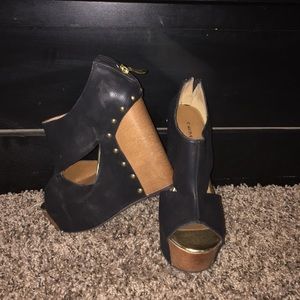 Chinese Laundry wedges size 6