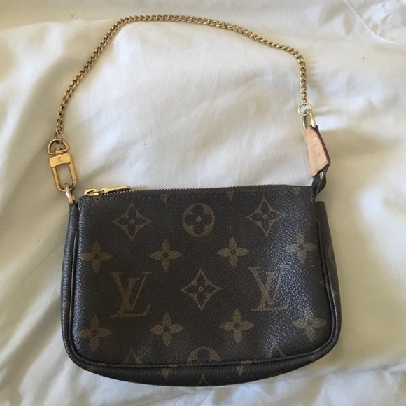 Louis Vuitton coin pouch/zip wallet