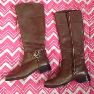 Michael Kors knee high boots 2️⃣4️⃣ hour sale😁