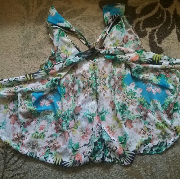 Size Large multi colored top 🥳🥳🥳 - Picture 2 of 2