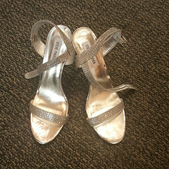 ❌SOLD❌Steve Madden Silver Bling Heels