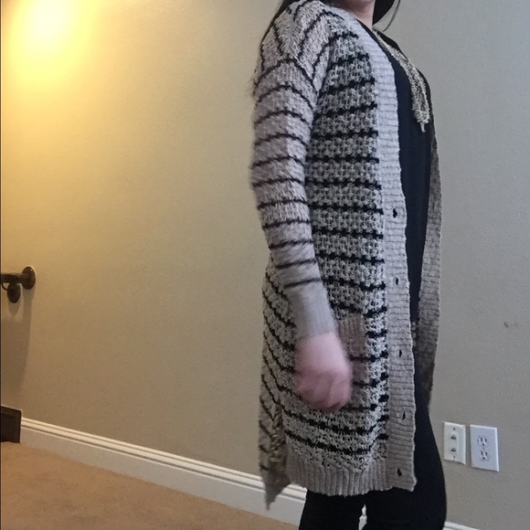 Jessica Simpson Crocheted cardigan - Picture 4 of 4