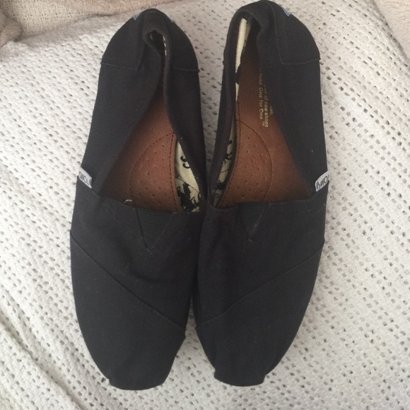 Tom's shoes. Size 9.5 women's.