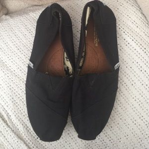 Tom's shoes. Size 9.5 women's.