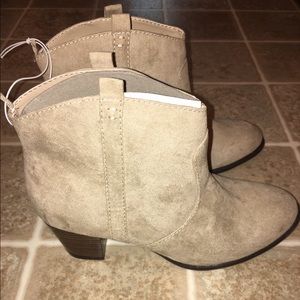 Women's heeled booties