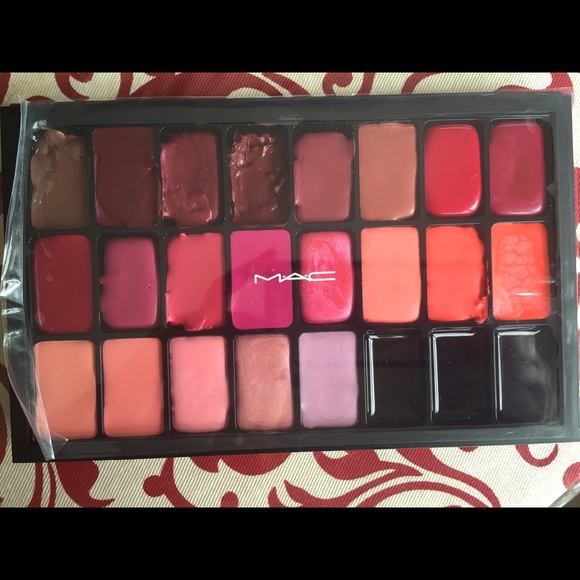 21 depotted Mac lipsticks. Never used.