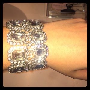 Pretty diamond bracelet!!