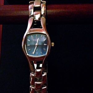 Ladies Fossil Silver Watch w/ombré blue face