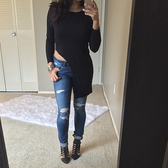 ❌SOLD❌Open side long sleeve tunic top - Picture 2 of 3