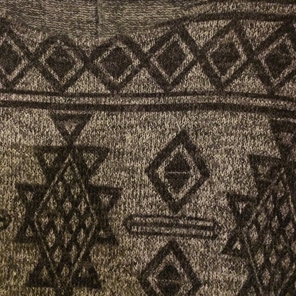 Tribal print long sleeve shirt - Picture 2 of 2