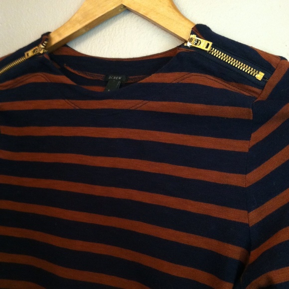 ❌SOLD IN BUNDLE❌J.Crew vintage feel  tee - Picture 2 of 3