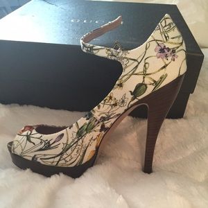 Gucci Lisbeth Flora Canvas Mary Jane Open Toe Pump