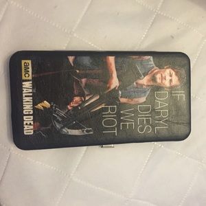 "If Daryl dies we riot" wallet