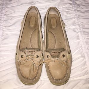 Slip on Sperry boat shoes