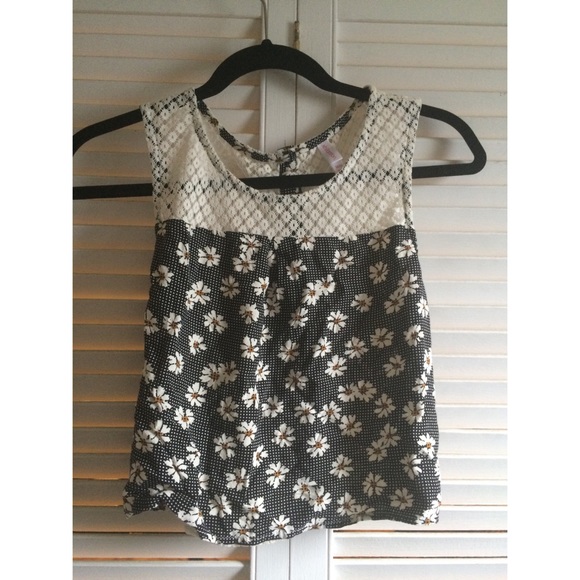 Lace & daisy top