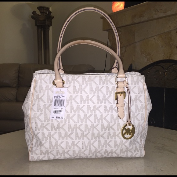 Michael Kors Handbags - Michael Kors handbag