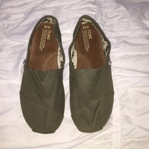 Army green Toms