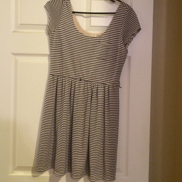 Short sleeve skater dress - Picture 1 of 2