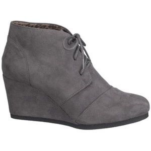 NWOT Maurices Grey Penny Lace Up Wedge Booties