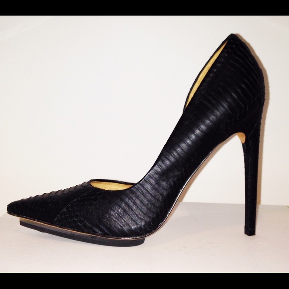 LAMB Camryn pumps. Snake embossed leather. Sz 6.5.