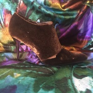 Brown valour bootie sz 7 1/2