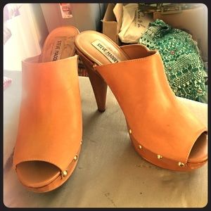 Steve Madden nude wood platform