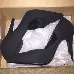 Black d'orsay pumps