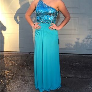 Beautiful blue prom dress never worn only tried on