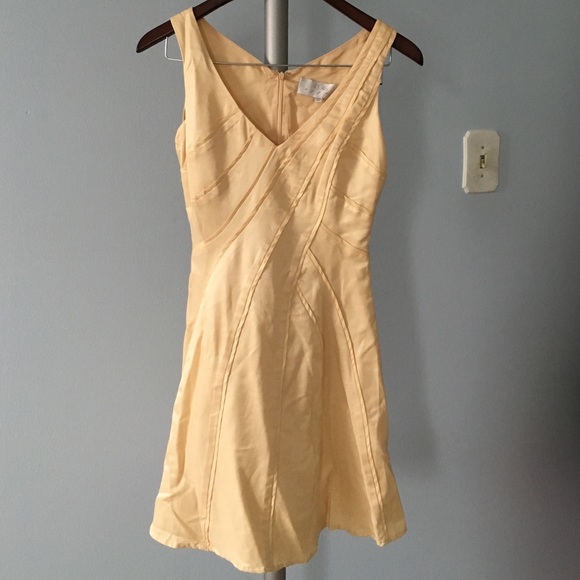 43.46 V-neck light gold dress