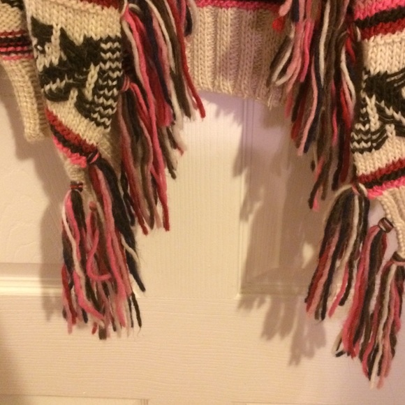 Thick, tribal print sweater - Picture 3 of 3