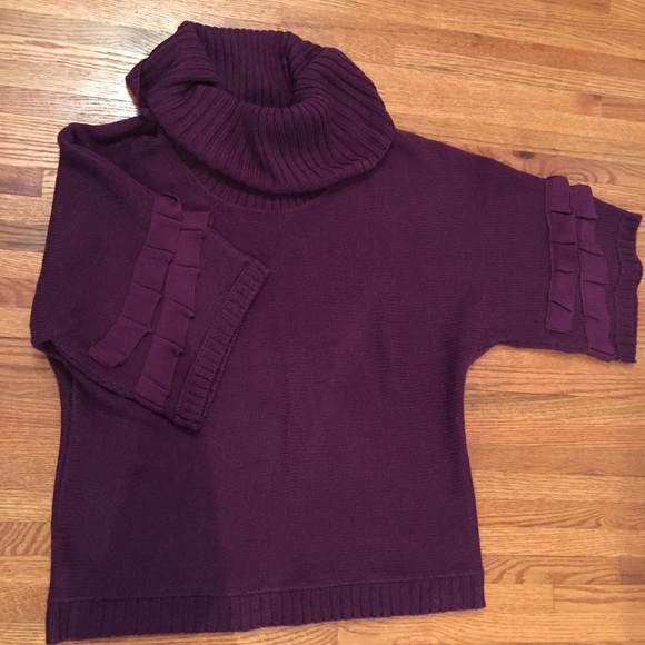 💄 Purple Ruffled Sleeve Sweater NWOT