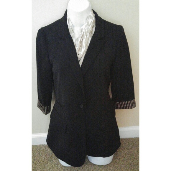 Forever 21 3/4 sleeeve black blazer - Picture 2 of 4