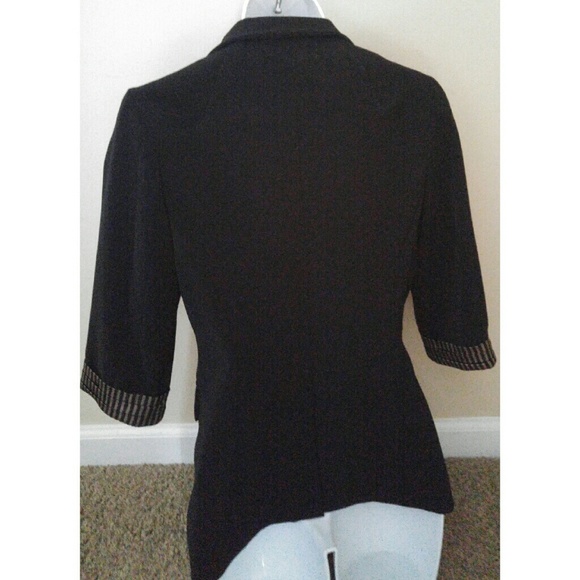 Forever 21 3/4 sleeeve black blazer - Picture 3 of 4