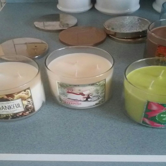 Bath and bdy work candle ???? - Picture 2 of 4