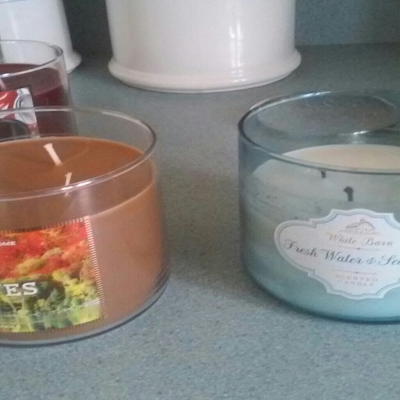 Bath and bdy work candle ???? - Picture 4 of 4