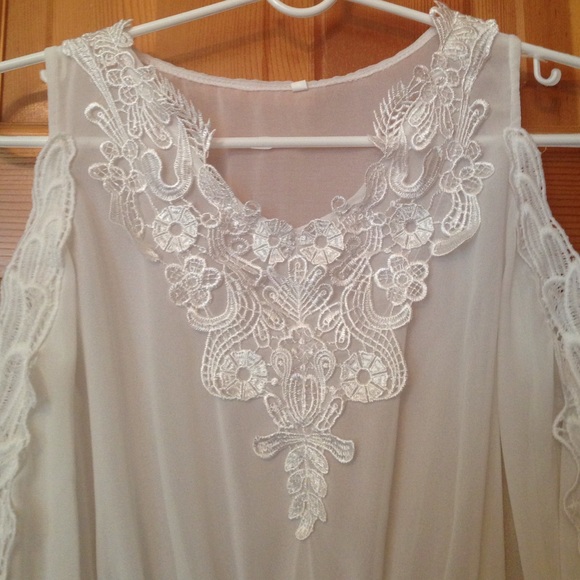 SOLDⓂ️WHITE LACE SHIRT - Picture 2 of 4