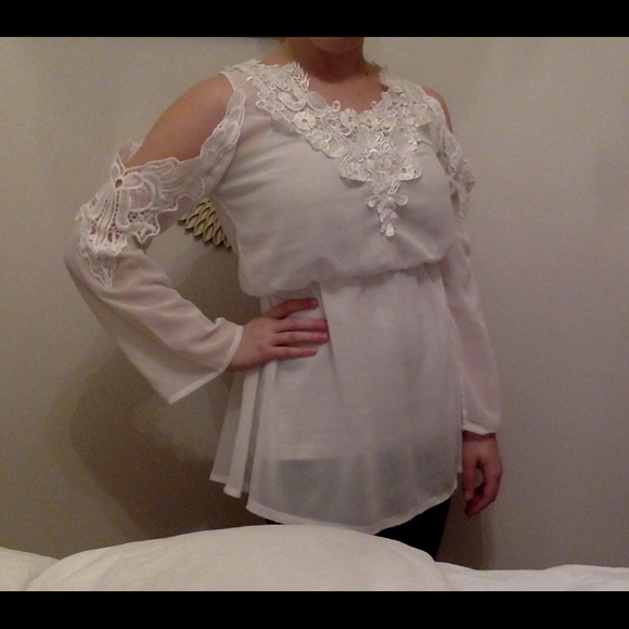 SOLDⓂ️WHITE LACE SHIRT - Picture 3 of 4