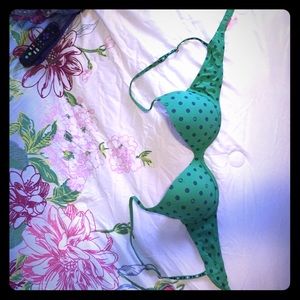 Kelly green VS Pink bra