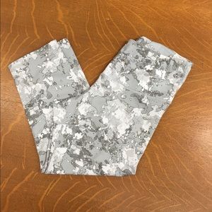 Old Navy Active High Rise Compression Capri Large