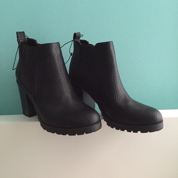Chunky Heeled Chelsea Boots