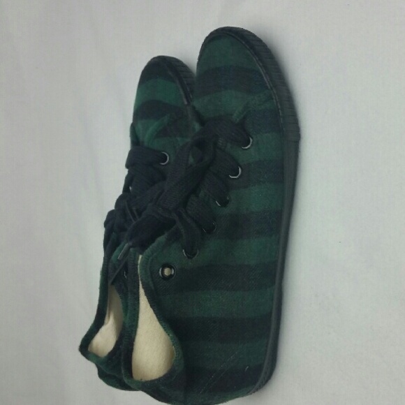 Green & Black lace up sneakers (Size 6)