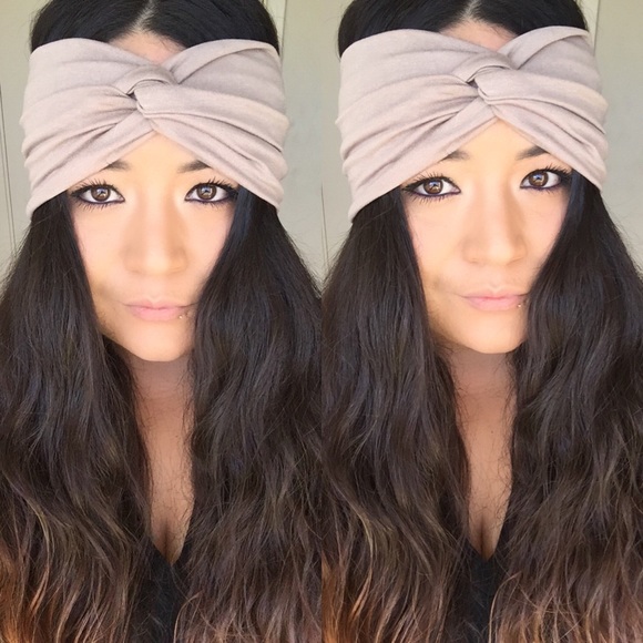 The faux turban in sand