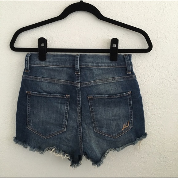❌SOLD❌EXPRESS Denim Shorts - Picture 3 of 4