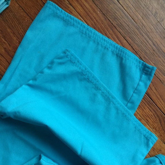 Scrub set - Picture 2 of 2