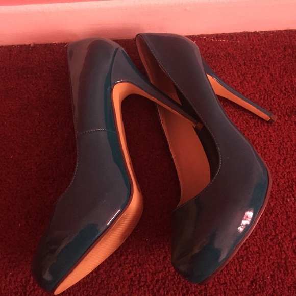 Shoe - Picture 3 of 4