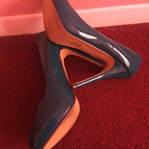 Shoe - Picture 4 of 4